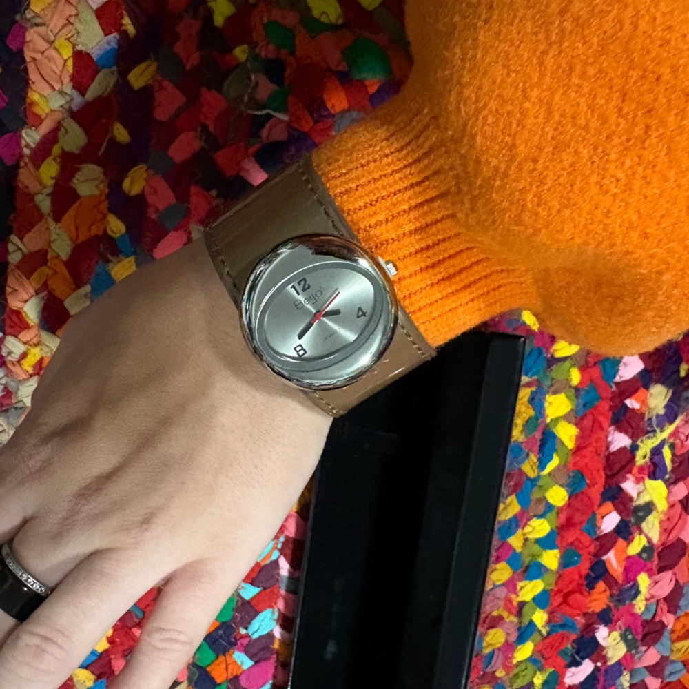 BEIJO BROWN SNAP-ON WATCH W/ BOX
